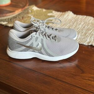 Nike Men Gray Athletic Shoes